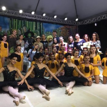 Espetáculo Mágico de Oz apresentado no Castelinho