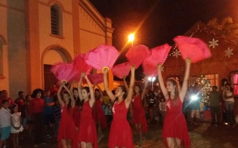 Usina da Dança presente à chegada do Papai Noel em Miguelópolis