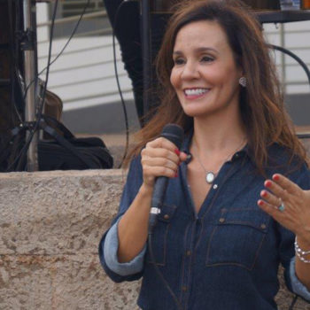 Fundadora do IORM fala sobre a condição feminina às voluntárias: