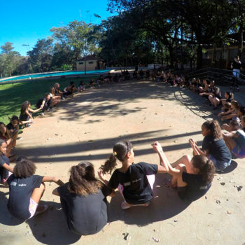 Alunos da Usina da Dança polo Orlândia, visitam a Gruta de Orlândia