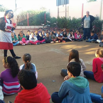 Emef Professora Vicencina recebe projeto A Biblioteca vai à Escola