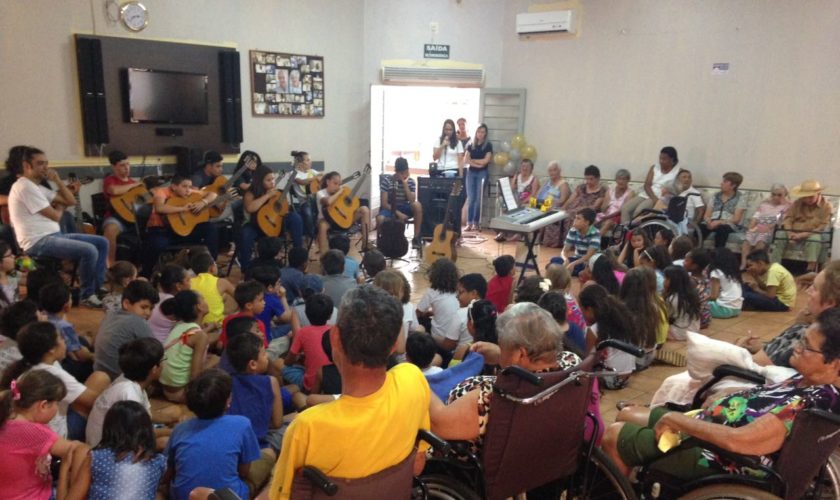 Projeto Guri celebra Dia Nacional do Idoso no Asilo de Guaíra