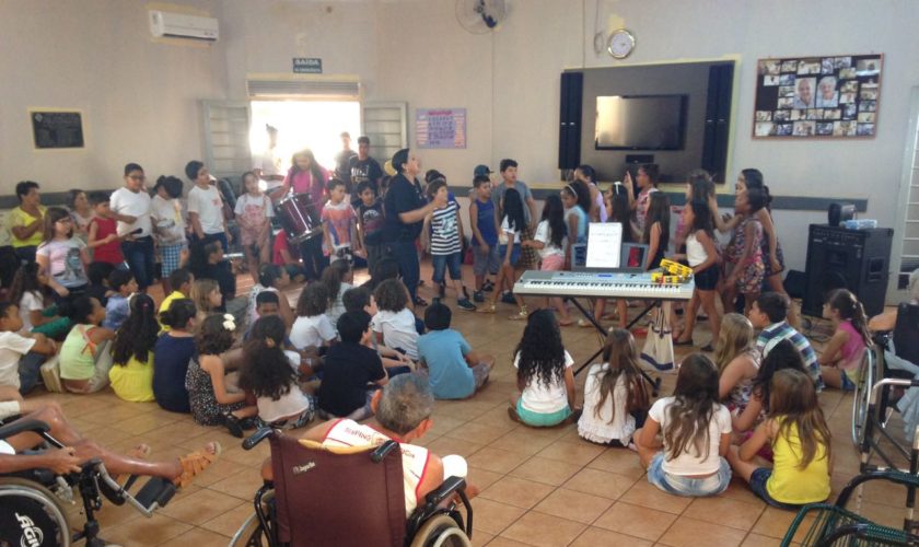 Projeto Guri celebra Dia Nacional do Idoso no Asilo de Guaíra