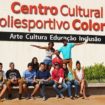 Jovens visitam Centro Cultural Colorado
