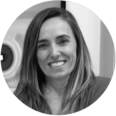 Valéria Pasetto — Curadora